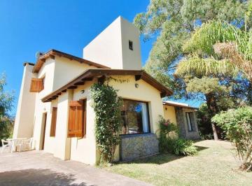 Casa · 105m² · 4 Ambientes · Venta Casa 4 Amb con Gran Parque Los Acantilados