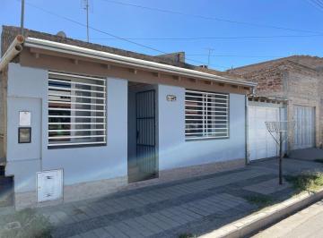 Casa · 153m² · 4 Ambientes · 1 Cochera · Casa 3 Dorm. en Fernandez Oro.