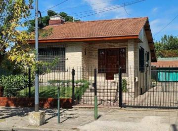 Casa · 160m² · 3 Ambientes · 1 Cochera · Venta Casa Tigre, Cochera, Quincho.