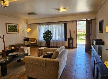 Casa · 180m² · 4 Ambientes · Casa 4 Amb / Cocheras/ Jardín /apto Crédito