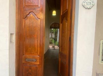 Casa · 350m² · 7 Ambientes · 2 Cocheras · Alquiler Comercial Casa Colonial en San Isidro