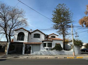 Casa · 427m² · 16 Ambientes · Casa Colonial Multifuncion con Reformas de Nivel