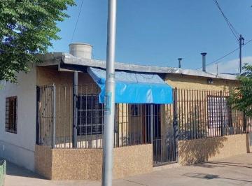 Casa · 160m² · 8 Ambientes · 1 Cochera · Casa en Venta B° Buenos Vecinos, Maipu