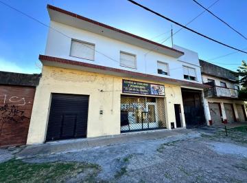 Casa · 265m² · 5 Ambientes · 1 Cochera · Casa con Locales en Venta en Rafael Calzada