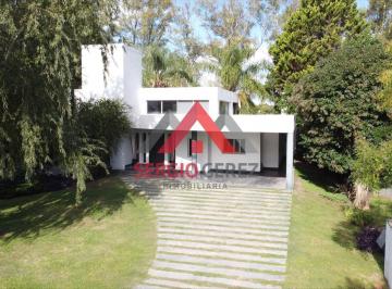 Casa · 288m² · 4 Ambientes · Casa en Santa Ana