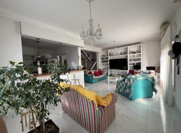 Casa · 335m² · 7 Ambientes · 1 Cochera · Venta Casa 5 Dorm Santa Genoveva C/ Quincho y Pileta