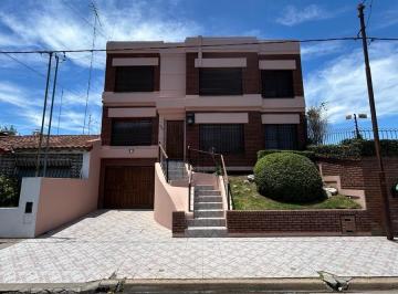 Casa · 200m² · 8 Ambientes · 1 Cochera · Espectacular Casa en Alquiler Lujan Francia 1326