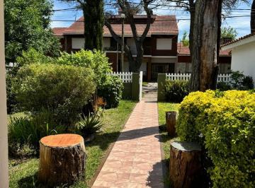 Casa de 5 ambientes, Mar de Ajó · Casa con Quincho y Departamento