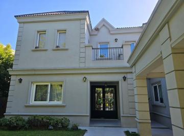 Casa · 380m² · 7 Ambientes · 4 Cocheras · Casa Estilo Francés, Al Río con Muelle y Amarra Propia!
