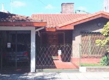 Casa · 100m² · 3 Ambientes · 2 Cocheras · Casa de 3 Ambientes con Parque Quincho y Garage Para 2 Autos