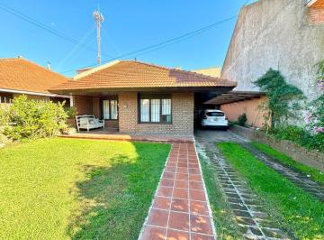 Casa · 206m² · 4 Ambientes · 2 Cocheras · Casa en Venta en Barrio Parque Luro