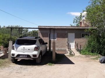 Casa · 77m² · 3 Ambientes · 5 Cocheras · Casa en Unquillo en Pasaje Sin Salida - B° Progreso