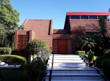 Casa · 500m² · 10 Ambientes · 4 Cocheras · Casa en Venta con Pileta y Cancha de Tenis. Ideal Para Desarrollismo, Recibe Menores