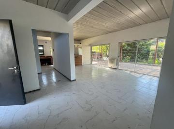 Casa · 160m² · 4 Ambientes · 2 Cocheras · Alquiler de Casa con Pileta en La Cuesta Manzanares