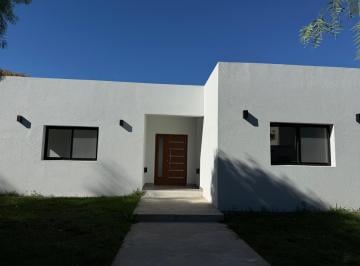 Casa · 140m² · 4 Ambientes · 1 Cochera · Casa en Venta 3 Dorm. San Ramon Pilar del Este