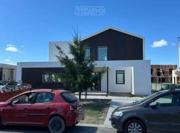 Casa · 195m² · 4 Ambientes · Casa Chalet en Venta en El Naudir, Escobar, G. B. a. Zona Norte