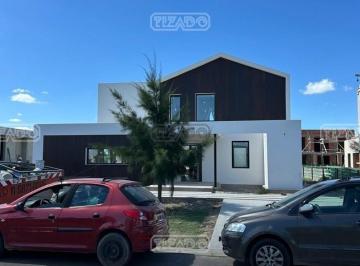 Casa · 195m² · 4 Ambientes · Casa Chalet en Venta en El Naudir, Escobar, G. B. a. Zona Norte