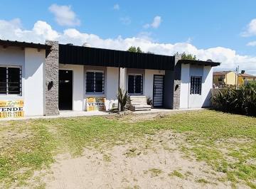 Casa de 3 ambientes, Mar del Tuyú · Calle 6 E/62 y 63 Mar del Tuyú Chalet 3 Amb Nuevo Vende Sara Zapata Inmobiliaria