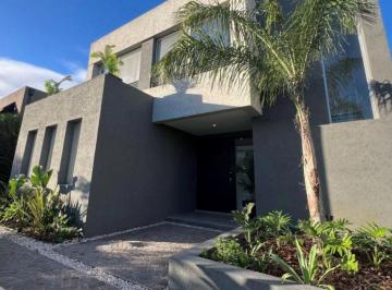 Casa · 210m² · 4 Ambientes · 1 Cochera · Casa en Alquiler en Castaños, Nordelta, Tigre