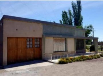 Quinta vacacional · 320m² · 4 Ambientes · 2 Cocheras · Finca en Venta - 2 Dorm. 1 Baño - 45.000 m² - Mendoza