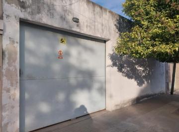 Bodega-Galpón · 246m² · 1 Ambiente · 10 Cocheras · Remate Judicial 50% Indiviso Deposito / Galpon / Hoy Cocheras