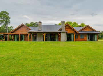 Casa · 230m² · 5 Ambientes · Marayui, Casa Sobre El Arroyo y La Cancha de Golf