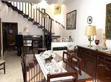 Casa · 130m² · 5 Ambientes · Casa en Pueyrredon Primera Cuadra