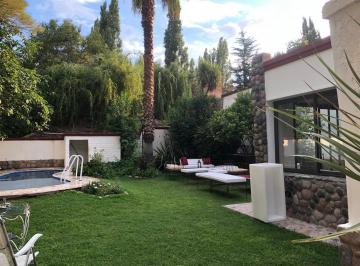 Casa · 230m² · 6 Ambientes · 2 Cocheras · Casa en Calle Medrano