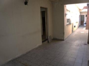Casa · 60m² · 4 Ambientes · 1 Cochera · Venta Casa 116 m² a Refaccionar - Parque Patricios