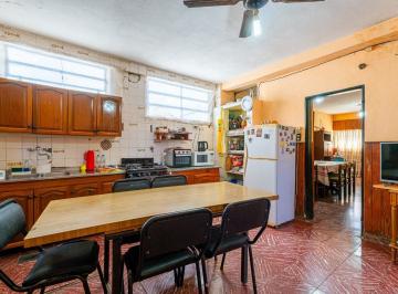 Casa · 162m² · 5 Ambientes · 1 Cochera · Casa Venta 4 Dorm. Barrio Sarmiento Alberdi