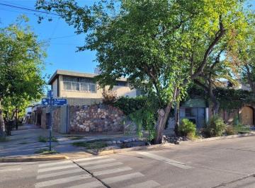 Casa · 390m² · 8 Ambientes · 2 Cocheras · Casa en Venta