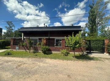 Casa · 98m² · 2 Ambientes · 2 Cocheras · Venta Casa con Pileta Moreno