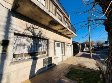 Casa · 132m² · 6 Ambientes · 3 Cocheras · Casa Apta Credito Sobre Lote de 308 m²