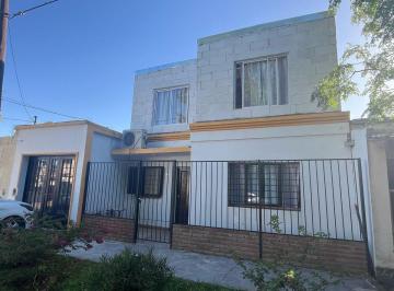 Casa · 93m² · 4 Ambientes · 1 Cochera · Venta Casa Apto Crédito Villa Astolfi C/ Cochera