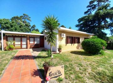 Casa · 177m² · 6 Ambientes · 1 Cochera · Casa en Atlantida Sur 3 Dorm. 3 Baños