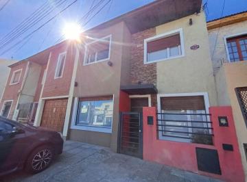 Casa · 150m² · 4 Ambientes · Duplex 3 Dorm. Zona Centro