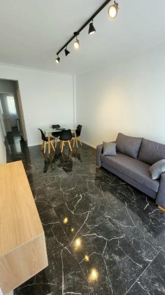 Depto 2 amb, 44m² con balcón y reciclado — Centro
