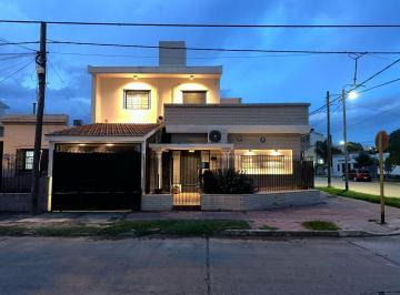 Casa de 7 ambientes, Córdoba · Zumaran - Excelentes Terminaciones - 4dorm Picina Cochera - Unica Oportunidad!
