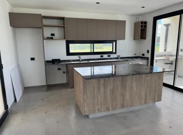 Casa · 180m² · 4 Ambientes · 2 Cocheras · Casa - San Pablo