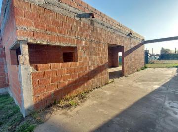 Casa · 88m² · 2 Ambientes · 2 Cocheras · Oportunidad! Casa 2 Dorm. a Terminar en Tierra de Sueños 3