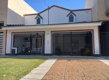 Casa de 6 ambientes, Ciudad de Santa Fe · Excelente Casa Para Familia/comercio con Gran Patio y Pileta