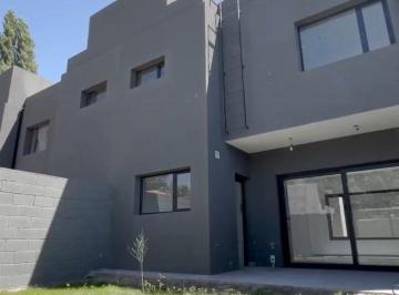 Casa · 379m² · 3 Ambientes · 3 Cocheras · 3 Duplex en Venta Ideal Inversión