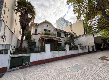 Casa de 6 ambientes, Villa del Parque · Casa en Venta Estilo Normanda. Doble Frente 17.32 X 31.93 - Sup Total 553 m²