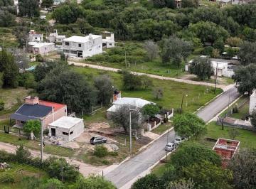 Casa de 5 ambientes, Tanti · Se Vende Chalet 2 Dor, Pileta, a 400 m de La Ruta. B° Parador Tanti
