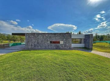 Casa · 230m² · 3 Dormitorios · 2 Cocheras · Venta Casa a Estrenar  3 Dorm. Country Carlos Paz Golf