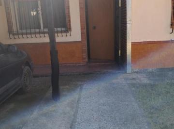 Casa · 316m² · 3 Ambientes · 1 Cochera · Casa en Escalada 3 Ambientes con Fondo!