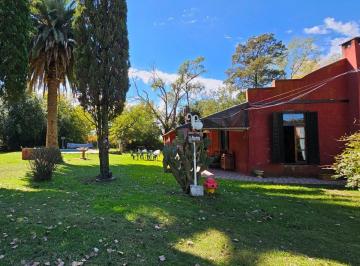 Casa · 136m² · 5 Ambientes · Casa Quinta en Venta Laguna de Lobos Lote 1632 m²