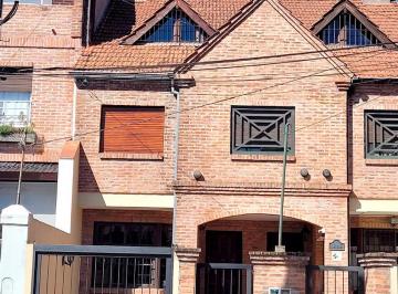 Casa , Vicente López · Lindo Chalet en Alquiler a 3 Cuadras de Maipu