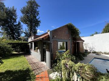 Casa · 149m² · 5 Ambientes · 1 Cochera · Alsina 1100, Longchamps Casa Dist. en Pb, Sobre Amplio Lote