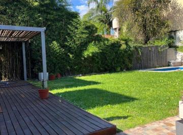 Casa · 250m² · 6 Ambientes · 4 Cocheras · Hermoso Chalet en Alquiler en Ituzaingo